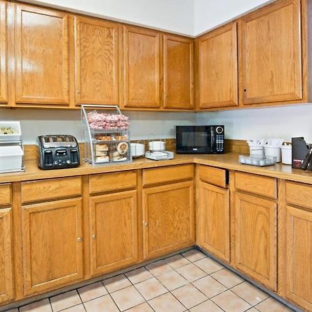 Super 8 By Wyndham Plano/Dallas Area Bagian luar foto